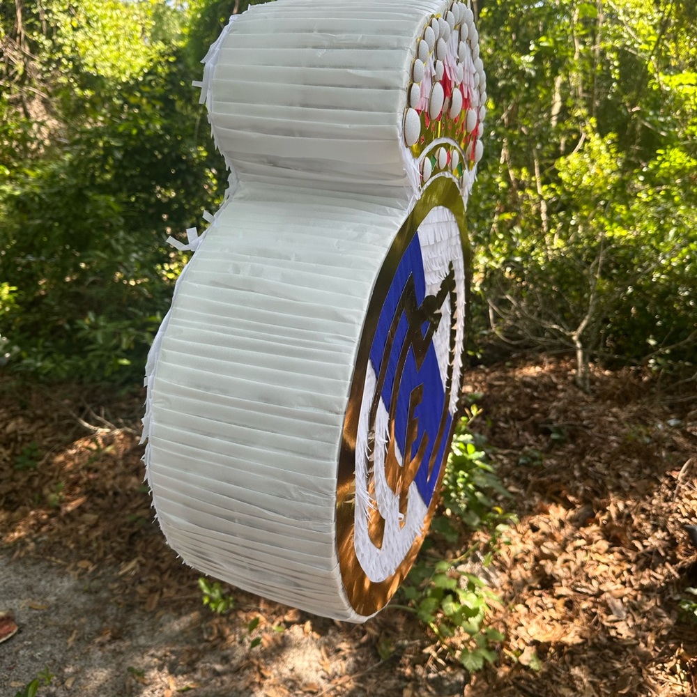 Real Madrid piñata - Picture 2 of 5